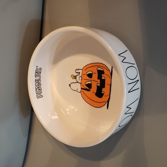Rae Dunn Peanuts "Nom Nom" Snoopy Halloween pet bowl NWT - Picture 2 of 5